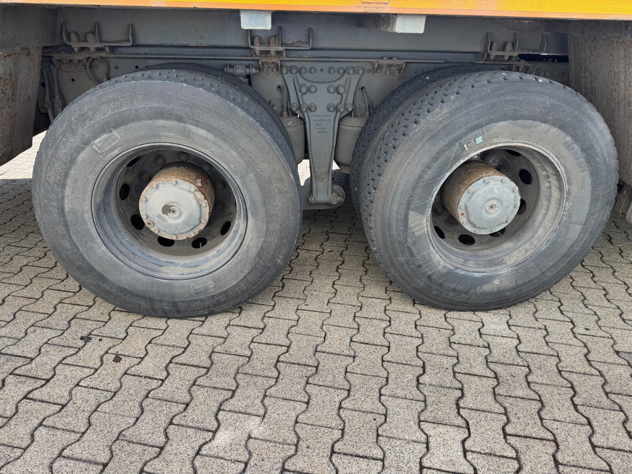 Mercedes-Benz Actros 2641/48 L 6x4 Actros 2641/48 L 6x4 - Truk sasis: gambar 3 Mercedes-Benz Actros 2641/48 L 6x4 Actros 2641/48 L 6x4 - Truk sasis: gambar 3