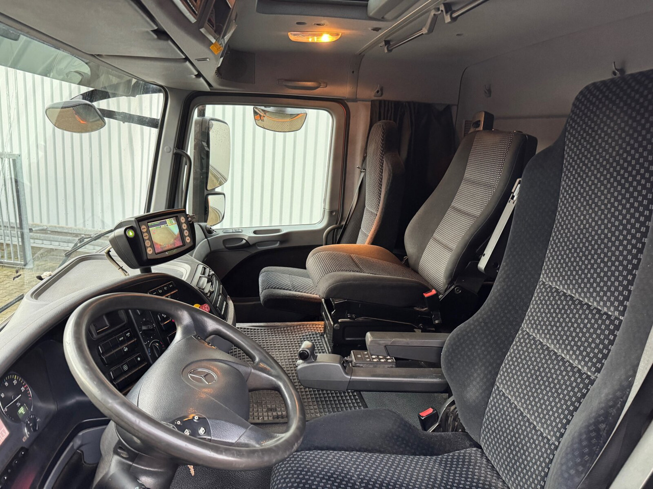 Mercedes-Benz Actros 2641/48 L 6x4 Actros 2641/48 L 6x4 - Truk sasis: gambar 4 Mercedes-Benz Actros 2641/48 L 6x4 Actros 2641/48 L 6x4 - Truk sasis: gambar 4