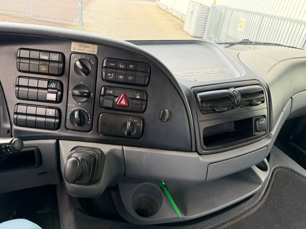 Mercedes-Benz Actros 2644 L 6x4 Actros 2644 L 6x4 - Hook lift: gambar 4 Mercedes-Benz Actros 2644 L 6x4 Actros 2644 L 6x4 - Hook lift: gambar 4