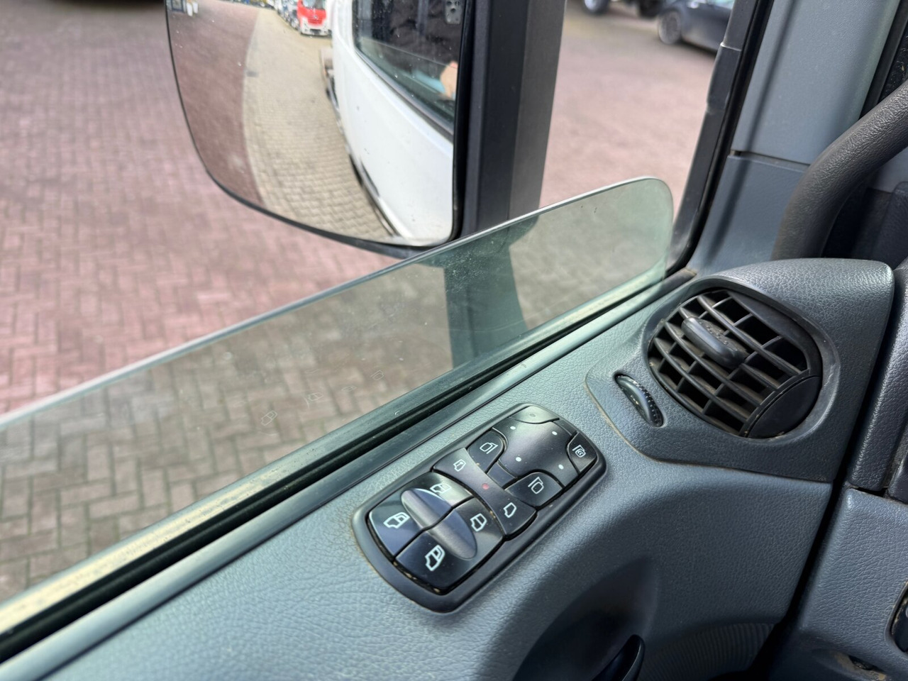 Mercedes-Benz Actros 2644 L 6x4 Actros 2644 L 6x4 - Truk sasis: gambar 2 Mercedes-Benz Actros 2644 L 6x4 Actros 2644 L 6x4 - Truk sasis: gambar 2