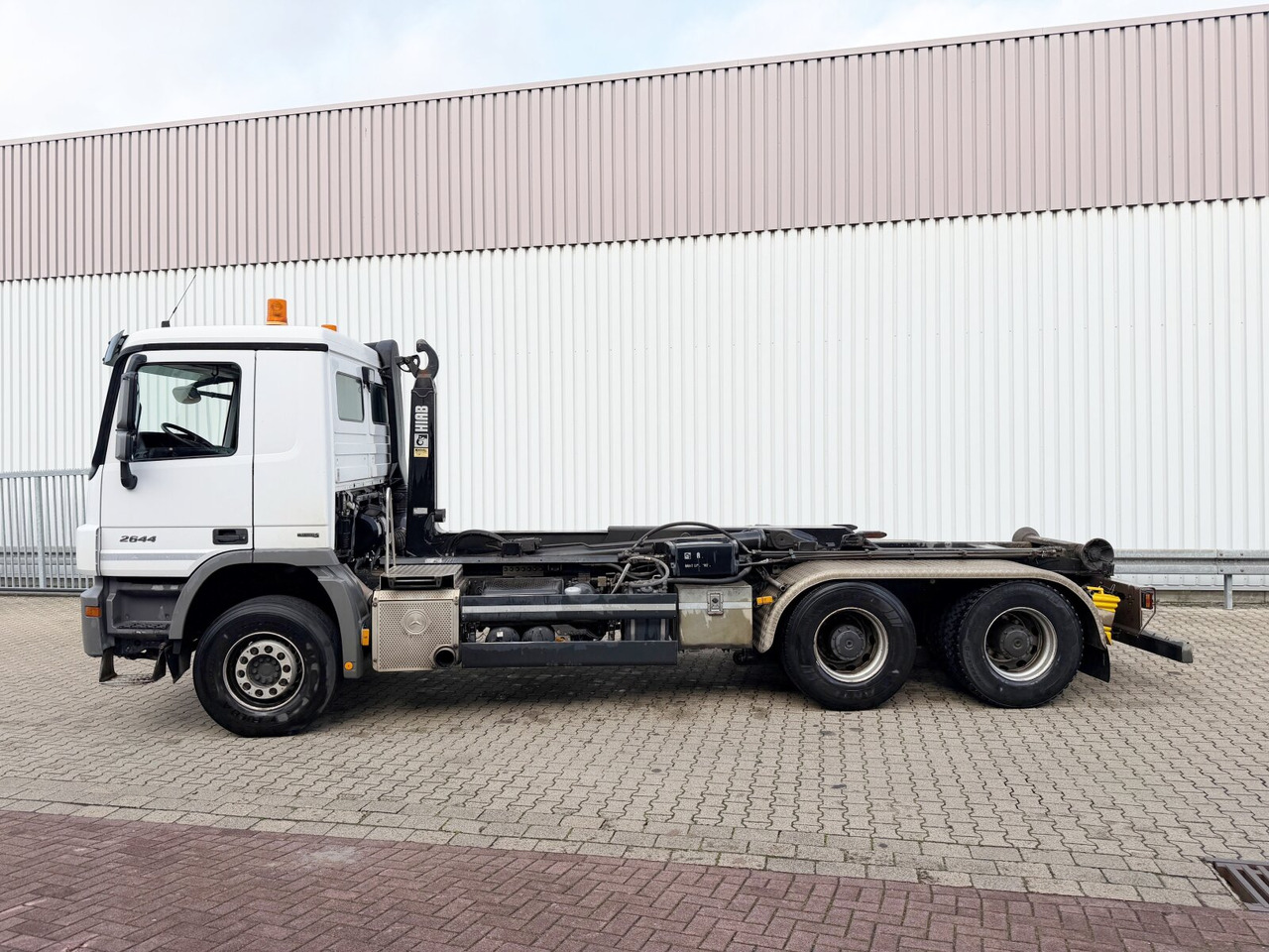 Mercedes-Benz Actros 2644 L 6x4 Actros 2644 L 6x4 - Hook lift: gambar 1 Mercedes-Benz Actros 2644 L 6x4 Actros 2644 L 6x4 - Hook lift: gambar 1