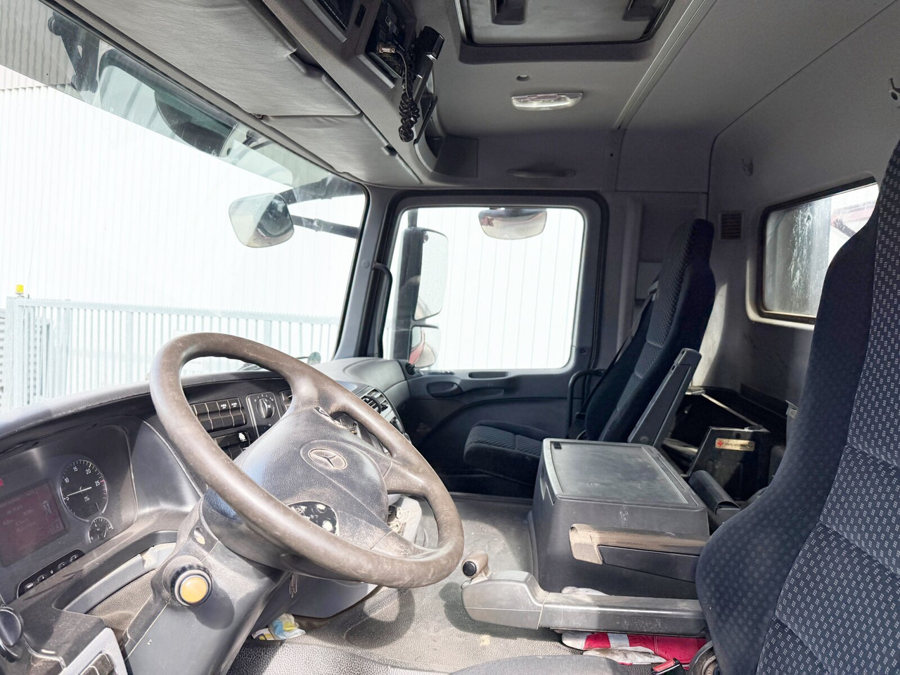 Mercedes-Benz Actros 2646 K 6x4 Actros 2646 K 6x4, Retarder, Bordmatik - Truk jungkit: gambar 4 Mercedes-Benz Actros 2646 K 6x4 Actros 2646 K 6x4, Retarder, Bordmatik - Truk jungkit: gambar 4