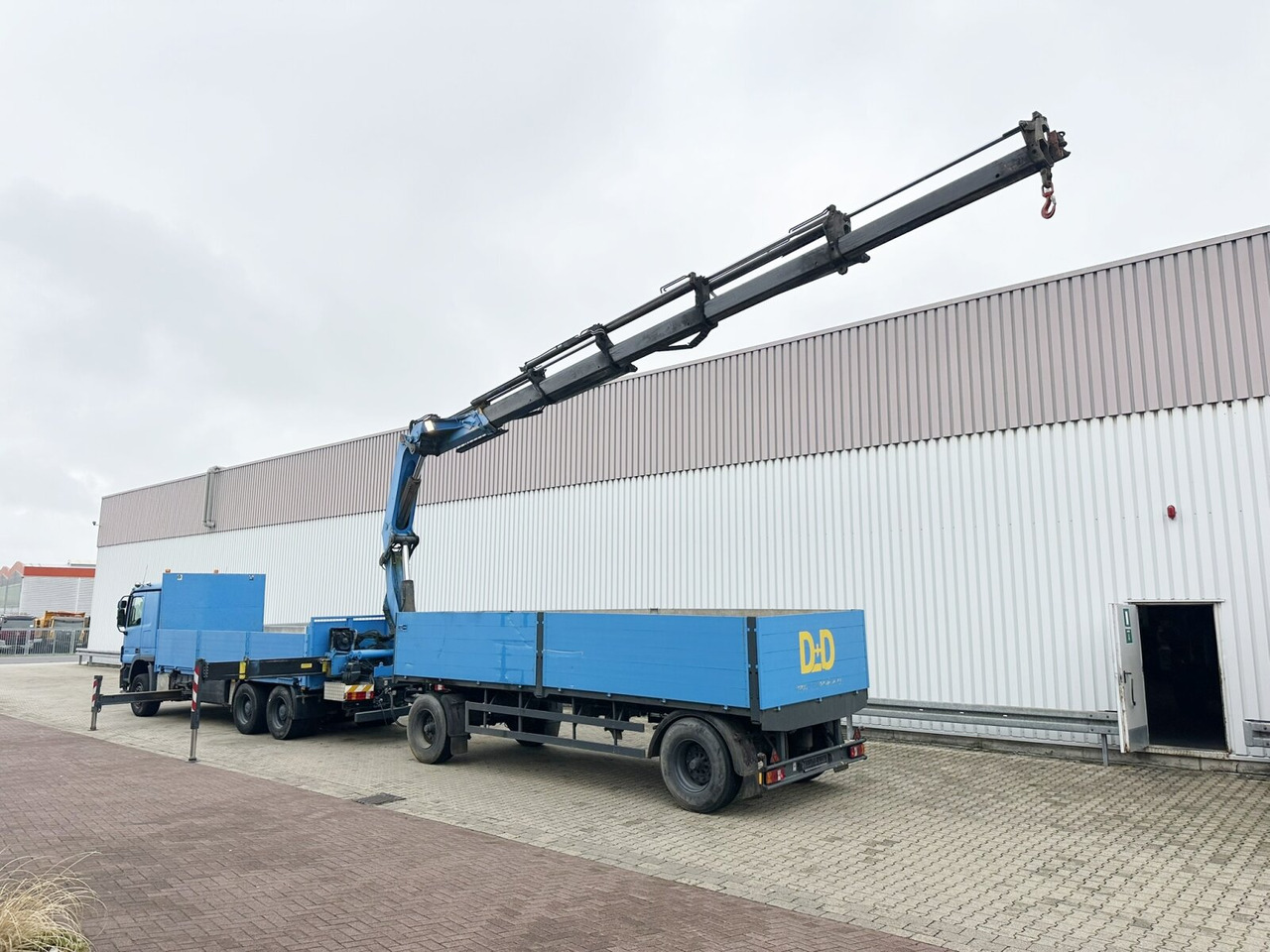 Mercedes-Benz Actros 2741 L 6x4 Actros 2741 L 6x4, Twist-Lock ausz. auf 3m, Heckkran Palfinger PK 42502-D, Funk - Truk flatbed, Truk derek: gambar 4 Mercedes-Benz Actros 2741 L 6x4 Actros 2741 L 6x4, Twist-Lock ausz. auf 3m, Heckkran Palfinger PK 42502-D, Funk - Truk flatbed, Truk derek: gambar 4