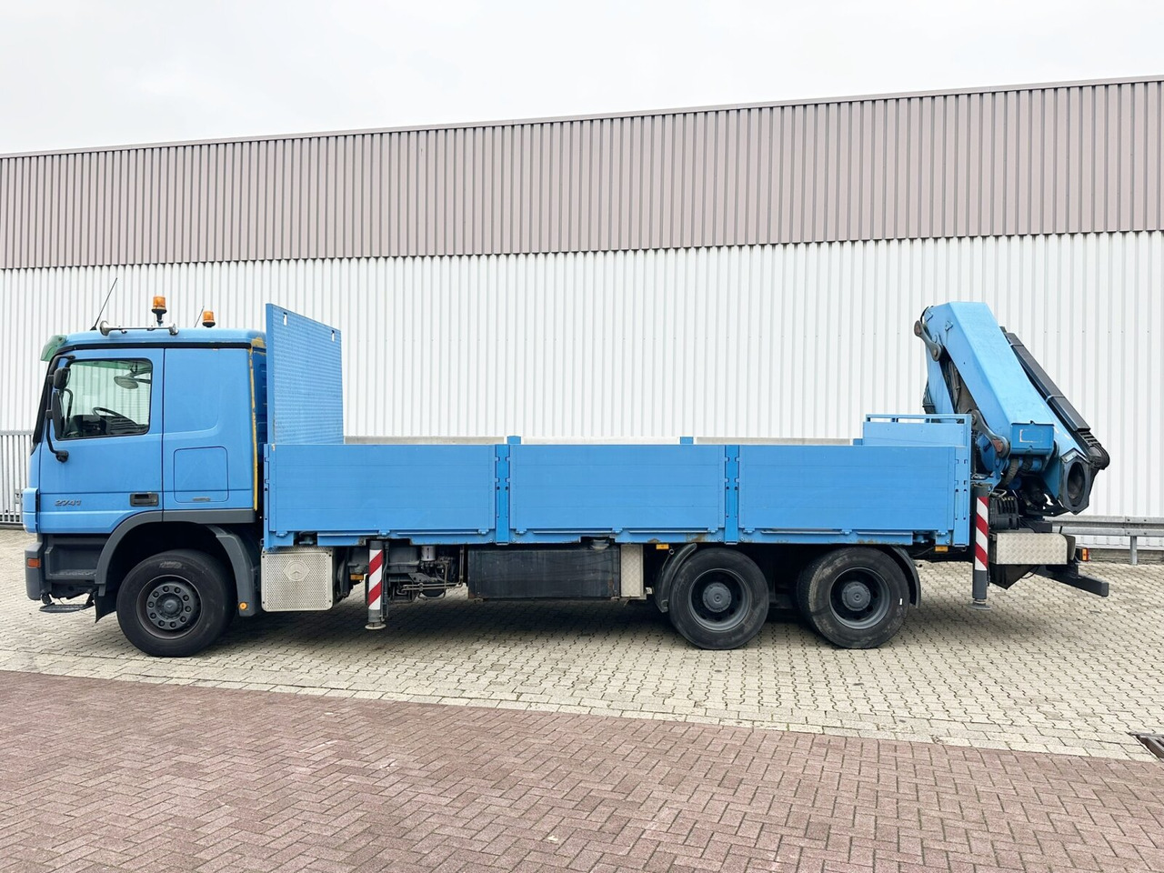 Mercedes-Benz Actros 2741 L 6x4 Actros 2741 L 6x4, Twist-Lock ausz. auf 3m, Heckkran Palfinger PK 42502-D, Funk - Truk flatbed, Truk derek: gambar 2 Mercedes-Benz Actros 2741 L 6x4 Actros 2741 L 6x4, Twist-Lock ausz. auf 3m, Heckkran Palfinger PK 42502-D, Funk - Truk flatbed, Truk derek: gambar 2