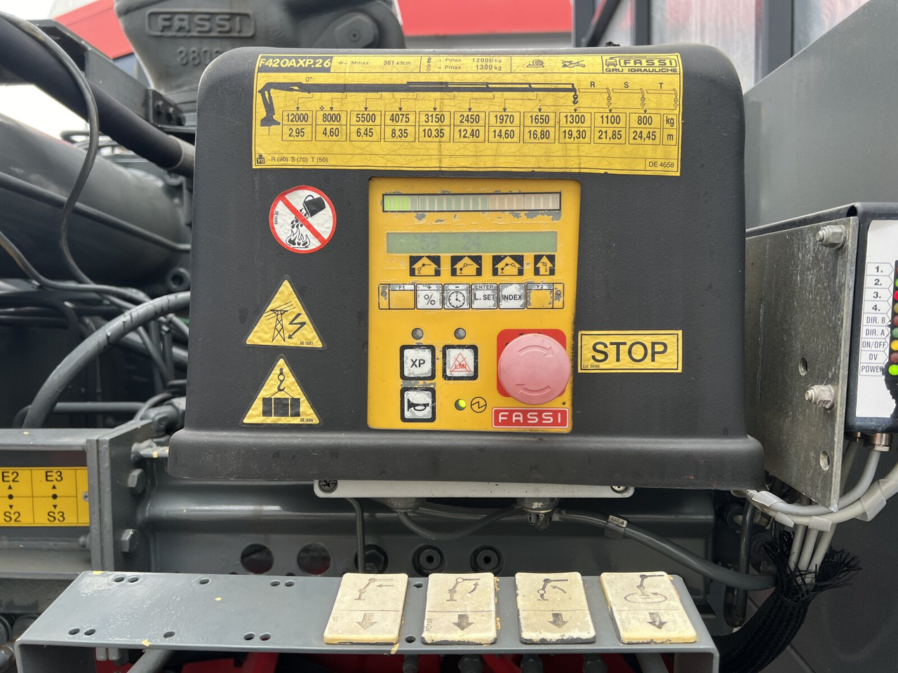 Mercedes-Benz Actros 3346 AK 6x6 Actros 3346 AK 6x6, 134t Anhängelast WSK, Heckkran Fassi F420AXP.26, Funk, Winde - Truk derek: gambar 3 Mercedes-Benz Actros 3346 AK 6x6 Actros 3346 AK 6x6, 134t Anhängelast WSK, Heckkran Fassi F420AXP.26, Funk, Winde - Truk derek: gambar 3