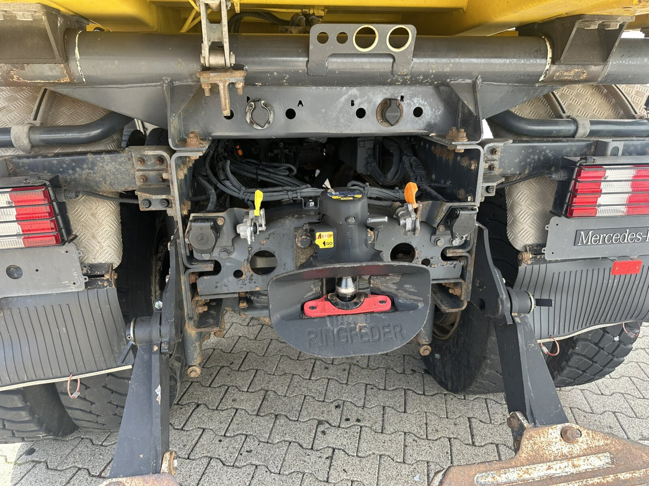 Mercedes-Benz Actros 3348 AK 6x6 Actros 3348 AK 6x6, Bordmatik links - Truk jungkit: gambar 2 Mercedes-Benz Actros 3348 AK 6x6 Actros 3348 AK 6x6, Bordmatik links - Truk jungkit: gambar 2