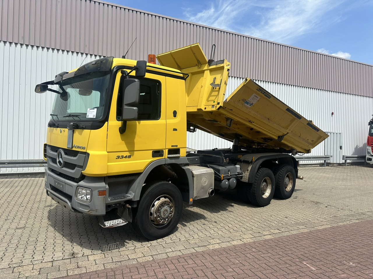 Mercedes-Benz Actros 3348 AK 6x6 Actros 3348 AK 6x6, Bordmatik links - Truk jungkit: gambar 1 Mercedes-Benz Actros 3348 AK 6x6 Actros 3348 AK 6x6, Bordmatik links - Truk jungkit: gambar 1