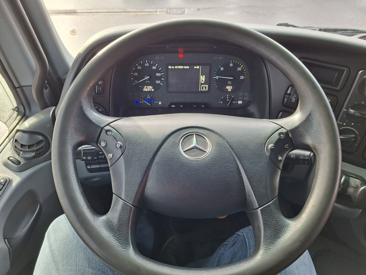 Mercedes-Benz Actros 4146 K 8x4/4 Actros 4146 K 8x4/4, Retarder, Kran Hiab XS 477 E-7 HiPro, Flyjib, Seilwinde, Funk - Hook lift, Truk derek: gambar 4 Mercedes-Benz Actros 4146 K 8x4/4 Actros 4146 K 8x4/4, Retarder, Kran Hiab XS 477 E-7 HiPro, Flyjib, Seilwinde, Funk - Hook lift, Truk derek: gambar 4