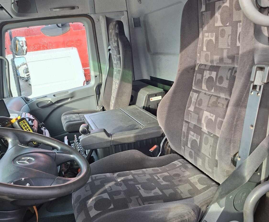 Mercedes-Benz Actros 4146 K 8x4/4 Actros 4146 K 8x4/4, Retarder, Kran Hiab XS 477 E-7 HiPro, Seilwinde, 2x Funk - Hook lift, Truk derek: gambar 3 Mercedes-Benz Actros 4146 K 8x4/4 Actros 4146 K 8x4/4, Retarder, Kran Hiab XS 477 E-7 HiPro, Seilwinde, 2x Funk - Hook lift, Truk derek: gambar 3