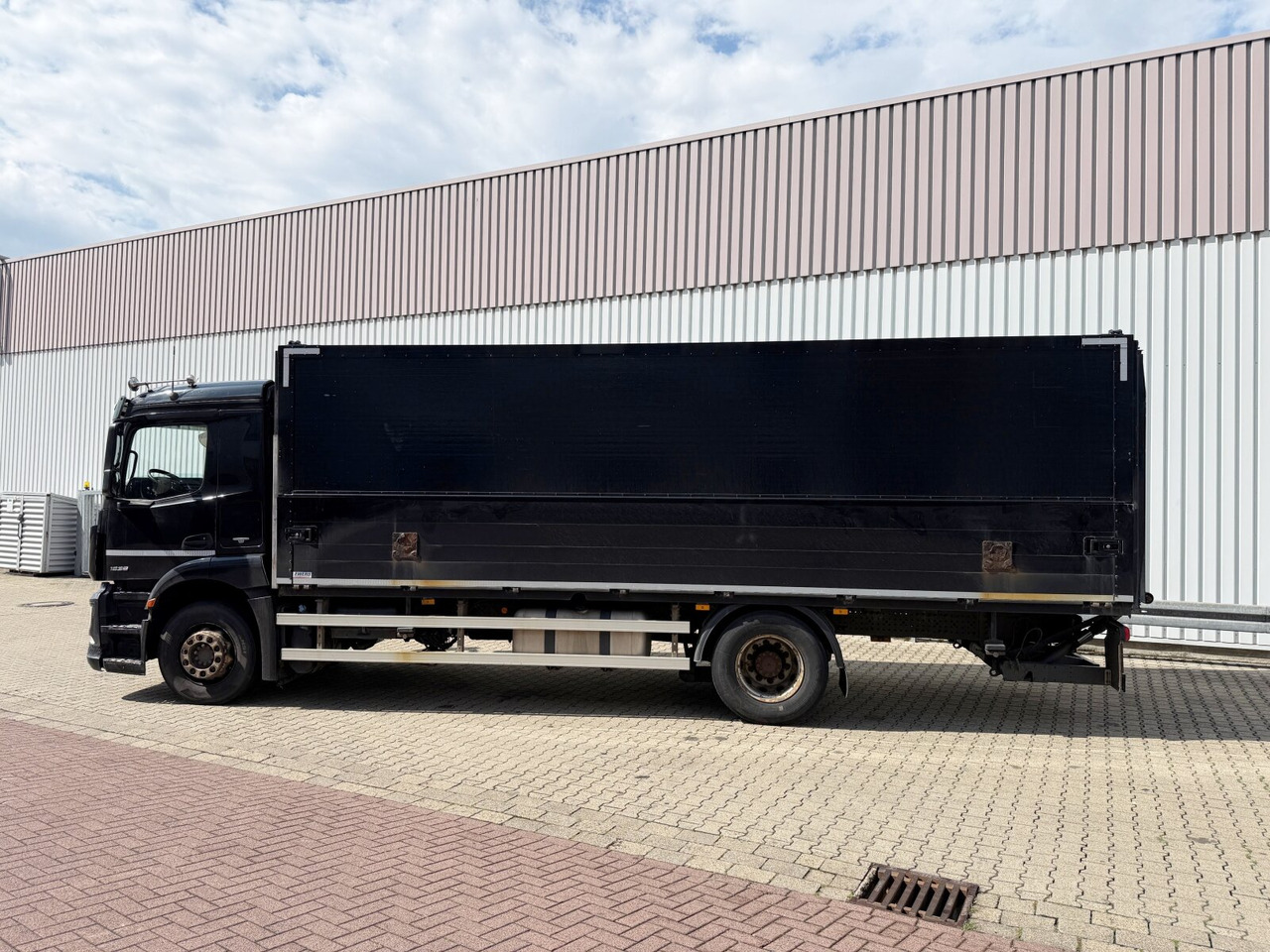 Mercedes-Benz Antos 1836 L 4x2 Antos 1836 L 4x2, Getränkekoffer, LBW Dautel - Truk box: gambar 2 Mercedes-Benz Antos 1836 L 4x2 Antos 1836 L 4x2, Getränkekoffer, LBW Dautel - Truk box: gambar 2