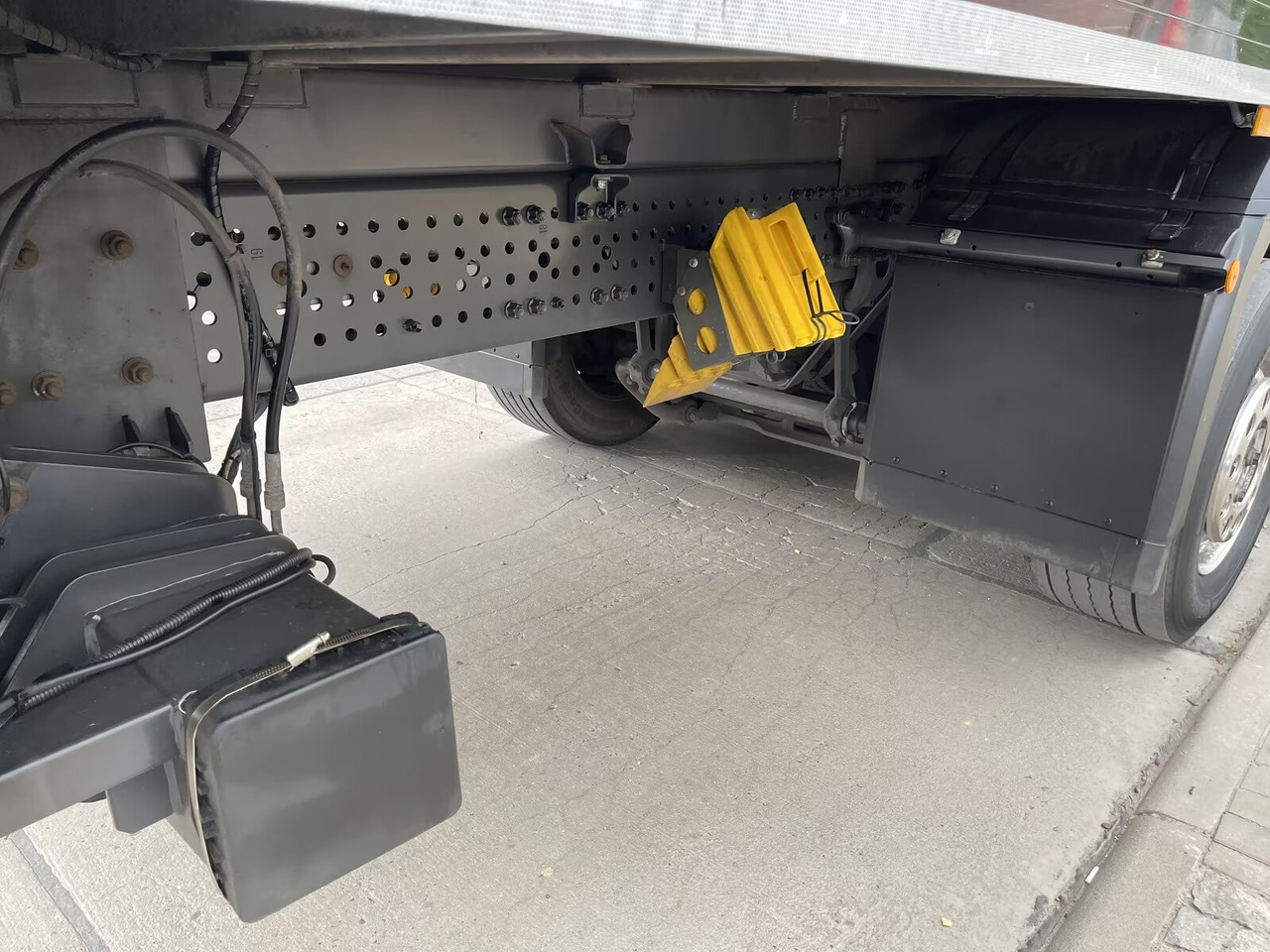 Mercedes-Benz Antos 2536 L 6x2 Antos 2536 L 6x2, Lenk-/Liftachse, MBB LBW - Truk box: gambar 4 Mercedes-Benz Antos 2536 L 6x2 Antos 2536 L 6x2, Lenk-/Liftachse, MBB LBW - Truk box: gambar 4