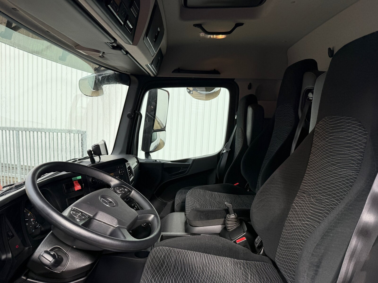 Mercedes-Benz Arocs 1827 A 4x4 Arocs 1827 A 4x4, Ex-! - Truk flatbed: gambar 2 Mercedes-Benz Arocs 1827 A 4x4 Arocs 1827 A 4x4, Ex-! - Truk flatbed: gambar 2