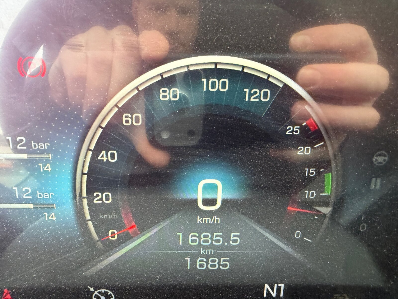 Mercedes-Benz Arocs 1840 K 4x2 Arocs 1840 K 4x2, MultimediaCockpit, 2x Nebenantrieb, NMV & Motorabtrieb - Hook lift: gambar 4 Mercedes-Benz Arocs 1840 K 4x2 Arocs 1840 K 4x2, MultimediaCockpit, 2x Nebenantrieb, NMV & Motorabtrieb - Hook lift: gambar 4