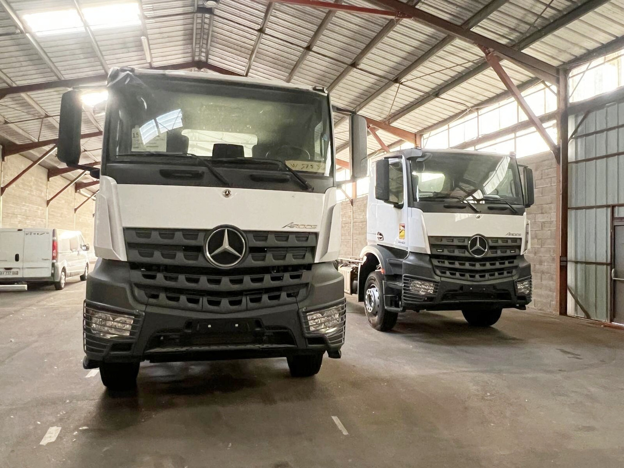 Mercedes-Benz Arocs 1840 K 4x2 Arocs 1840 K 4x2, MultimediaCockpit, 2x Nebenantrieb, NMV & Motorabtrieb - Truk sasis: gambar 2 Mercedes-Benz Arocs 1840 K 4x2 Arocs 1840 K 4x2, MultimediaCockpit, 2x Nebenantrieb, NMV & Motorabtrieb - Truk sasis: gambar 2