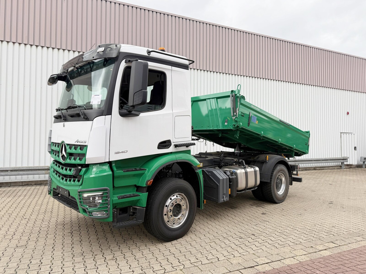 Mercedes-Benz Arocs 1840 K 4x2 Arocs 1840 K 4x2, MultimediaCockpit, Alu-Bordwände, Platz für Kranmontage - Truk jungkit: gambar 1 Mercedes-Benz Arocs 1840 K 4x2 Arocs 1840 K 4x2, MultimediaCockpit, Alu-Bordwände, Platz für Kranmontage - Truk jungkit: gambar 1