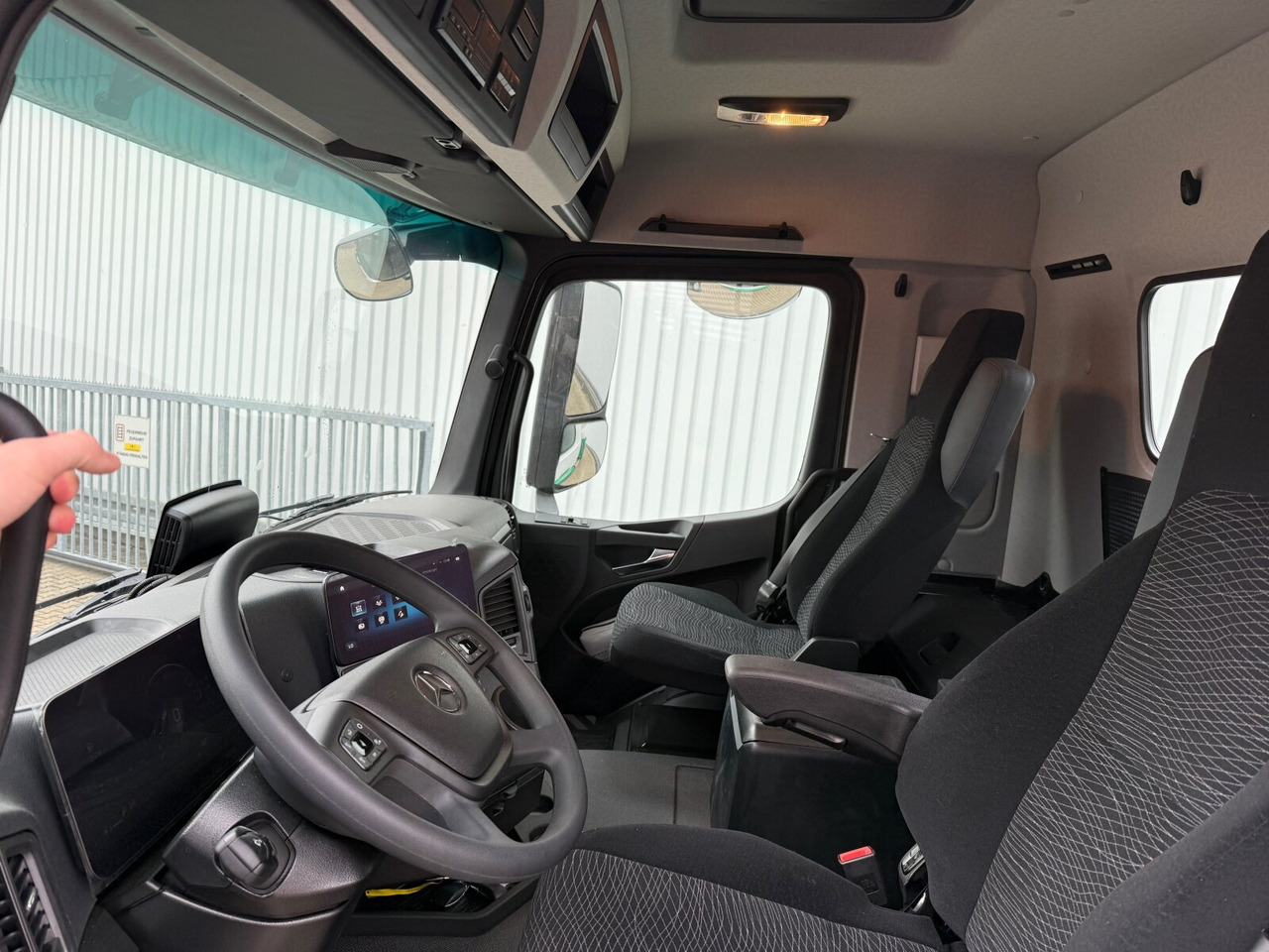 Mercedes-Benz Arocs 1840 K 4x2 Arocs 1840 K 4x2, MultimediaCockpit, Alu-Bordwände, Platz für Kranmontage - Truk jungkit: gambar 5 Mercedes-Benz Arocs 1840 K 4x2 Arocs 1840 K 4x2, MultimediaCockpit, Alu-Bordwände, Platz für Kranmontage - Truk jungkit: gambar 5