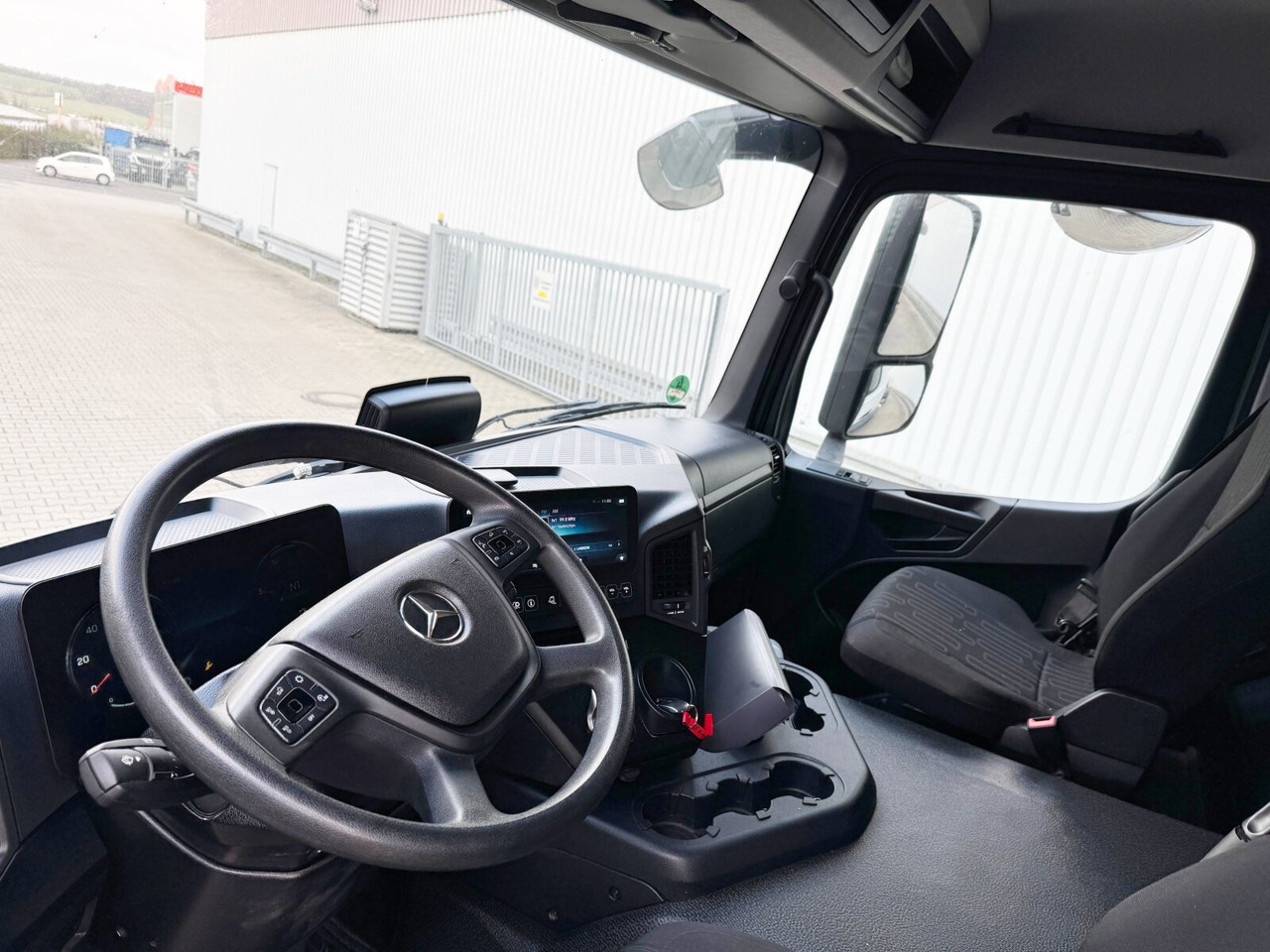 Mercedes-Benz Arocs 1840 L 4x2 Arocs 1840 L 4x2, Kran Palfinger PK12001L, Hochstand - Truk derek: gambar 3 Mercedes-Benz Arocs 1840 L 4x2 Arocs 1840 L 4x2, Kran Palfinger PK12001L, Hochstand - Truk derek: gambar 3