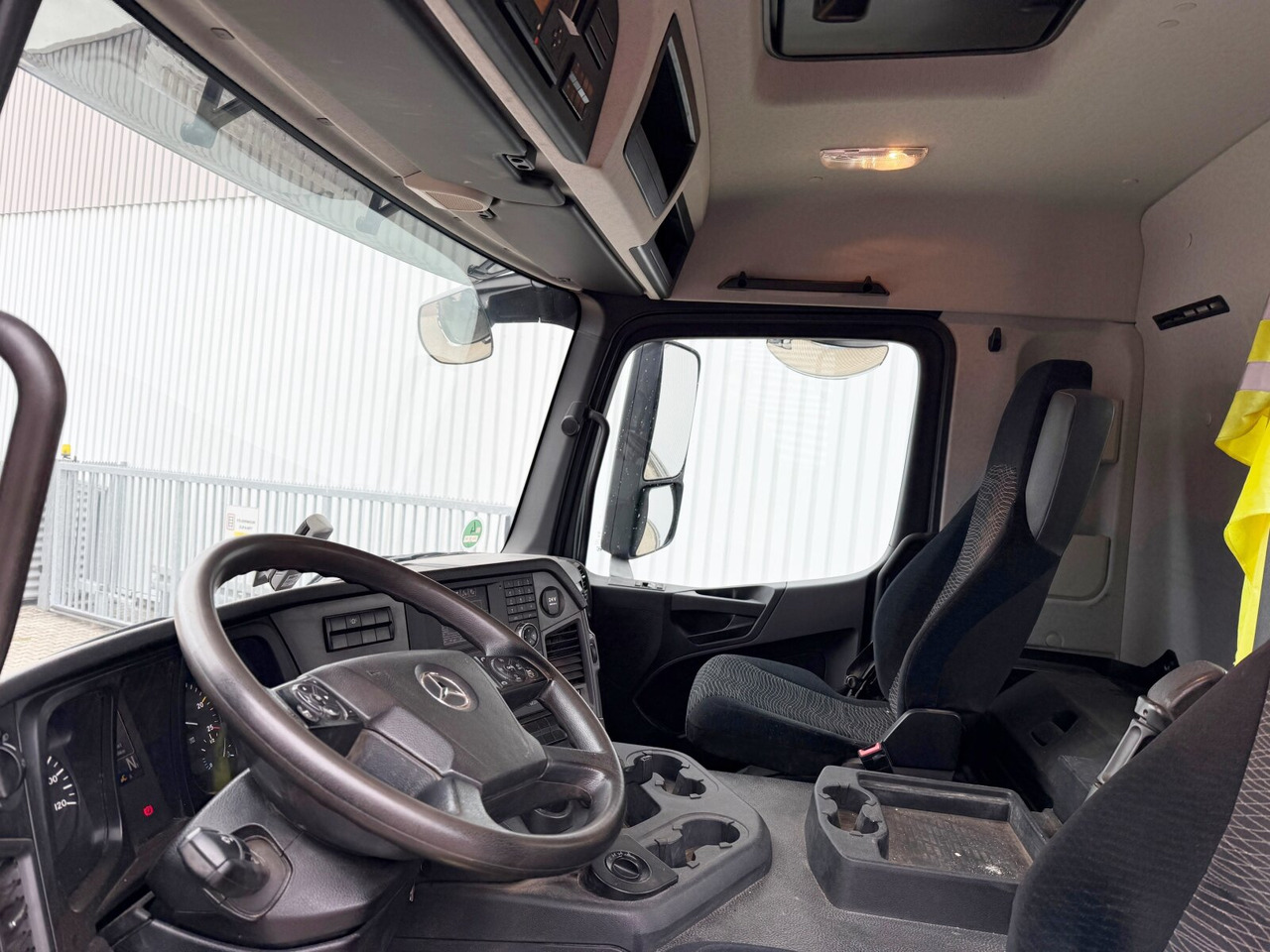 Mercedes-Benz Arocs 1842 AK 4x4 Arocs 1842 AK 4x4 - Truk jungkit: gambar 3 Mercedes-Benz Arocs 1842 AK 4x4 Arocs 1842 AK 4x4 - Truk jungkit: gambar 3