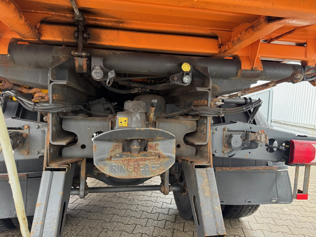 Truk jungkit Mercedes-Benz Arocs 2036 AK 4x4 Arocs 2036 AK 4x4, Grounder, Motorabtrieb, Bordmatik, Winterdienstausstattung: gambar 13 Truk jungkit Mercedes-Benz Arocs 2036 AK 4x4 Arocs 2036 AK 4x4, Grounder, Motorabtrieb, Bordmatik, Winterdienstausstattung: gambar 13