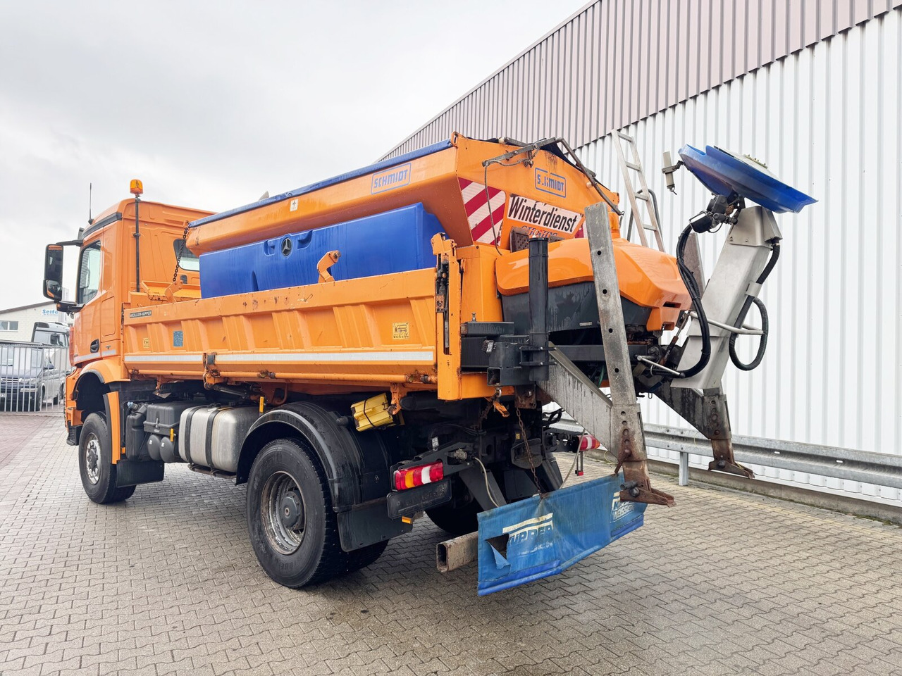 Truk jungkit Mercedes-Benz Arocs 2036 AK 4x4 Arocs 2036 AK 4x4, Grounder, Motorabtrieb, Bordmatik, Winterdienstausstattung: gambar 12 Truk jungkit Mercedes-Benz Arocs 2036 AK 4x4 Arocs 2036 AK 4x4, Grounder, Motorabtrieb, Bordmatik, Winterdienstausstattung: gambar 12
