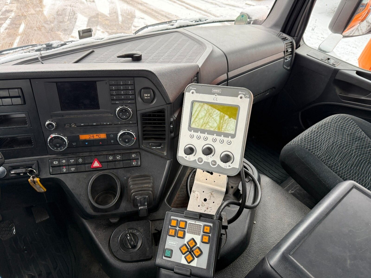 Truk jungkit Mercedes-Benz Arocs 2036 AK 4x4 Arocs 2036 AK 4x4, Grounder, Motorabtrieb, Bordmatik, Winterdienstausstattung: gambar 6 Truk jungkit Mercedes-Benz Arocs 2036 AK 4x4 Arocs 2036 AK 4x4, Grounder, Motorabtrieb, Bordmatik, Winterdienstausstattung: gambar 6