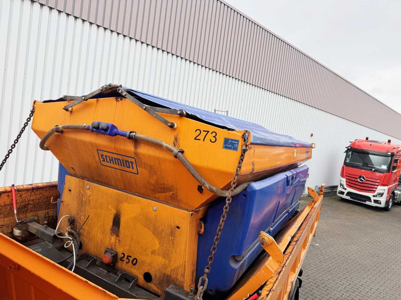 Mercedes-Benz Arocs 2036 AK 4x4 Arocs 2036 AK 4x4, Grounder, Motorabtrieb, Bordmatik, Winterdienstausstattung - Truk jungkit: gambar 3 Mercedes-Benz Arocs 2036 AK 4x4 Arocs 2036 AK 4x4, Grounder, Motorabtrieb, Bordmatik, Winterdienstausstattung - Truk jungkit: gambar 3