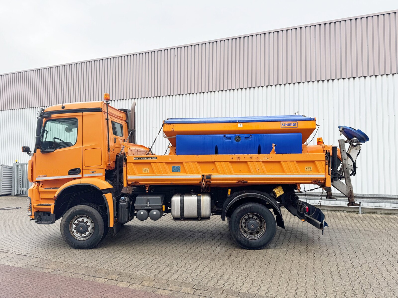 Truk jungkit Mercedes-Benz Arocs 2036 AK 4x4 Arocs 2036 AK 4x4, Grounder, Motorabtrieb, Bordmatik, Winterdienstausstattung: gambar 14 Truk jungkit Mercedes-Benz Arocs 2036 AK 4x4 Arocs 2036 AK 4x4, Grounder, Motorabtrieb, Bordmatik, Winterdienstausstattung: gambar 14
