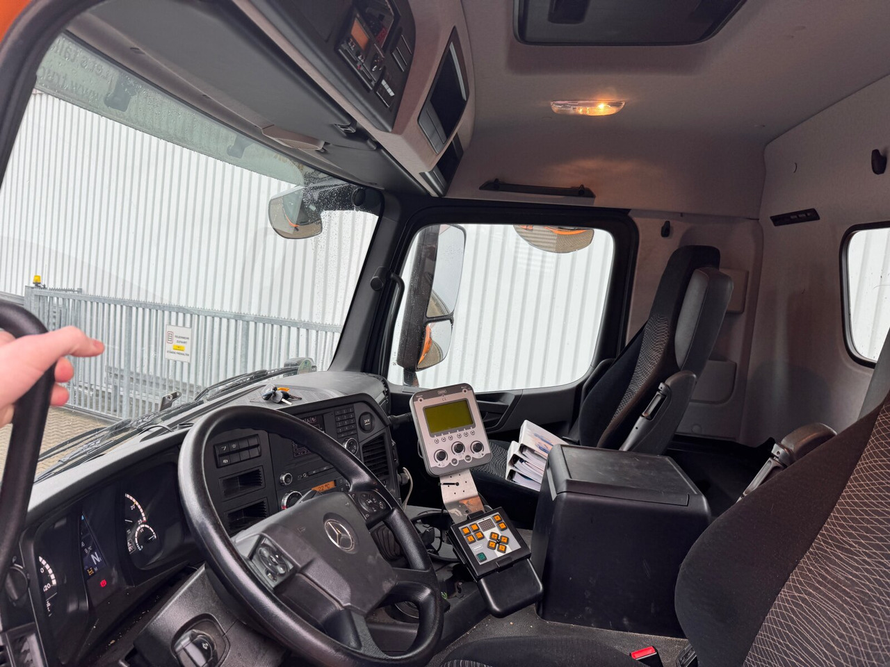 Mercedes-Benz Arocs 2036 AK 4x4 Arocs 2036 AK 4x4, Grounder, Motorabtrieb, Bordmatik, Winterdienstausstattung - Truk jungkit: gambar 4 Mercedes-Benz Arocs 2036 AK 4x4 Arocs 2036 AK 4x4, Grounder, Motorabtrieb, Bordmatik, Winterdienstausstattung - Truk jungkit: gambar 4