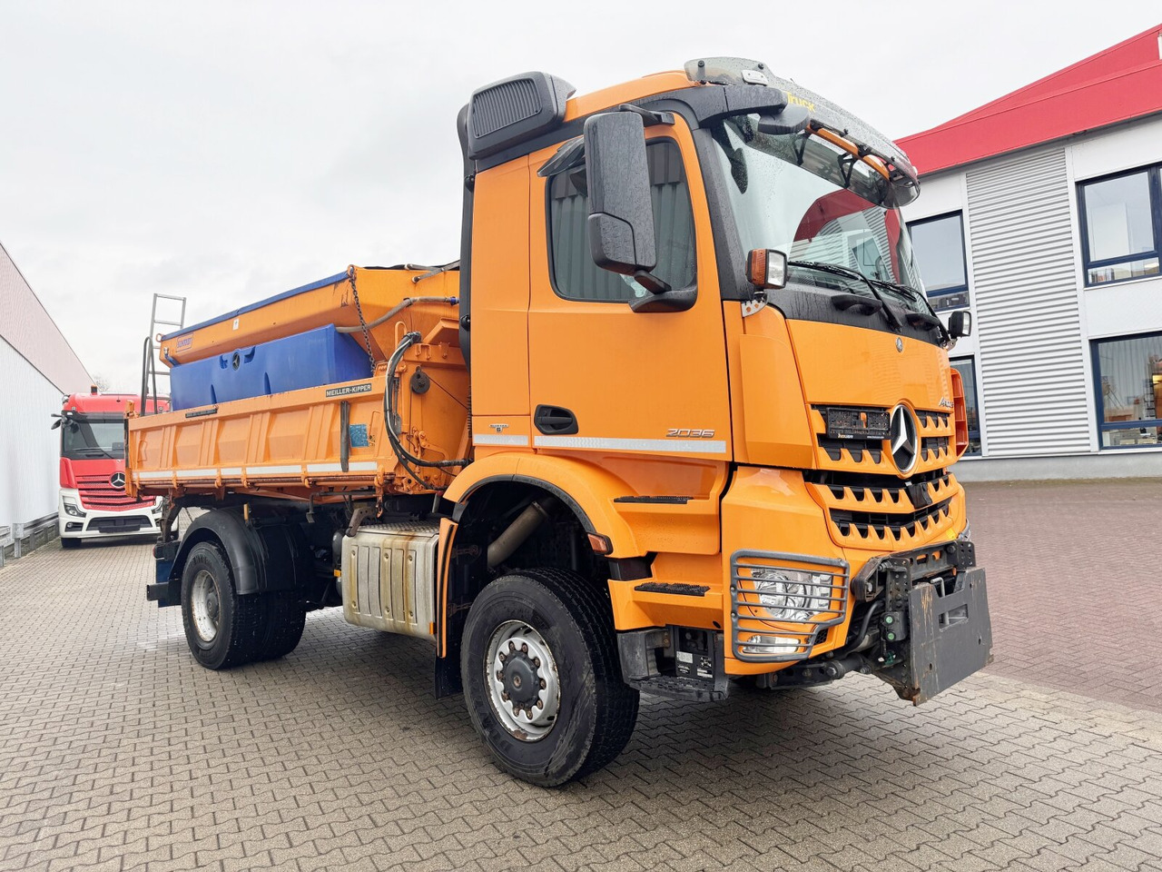 Truk jungkit Mercedes-Benz Arocs 2036 AK 4x4 Arocs 2036 AK 4x4, Grounder, Motorabtrieb, Bordmatik, Winterdienstausstattung: gambar 9 Truk jungkit Mercedes-Benz Arocs 2036 AK 4x4 Arocs 2036 AK 4x4, Grounder, Motorabtrieb, Bordmatik, Winterdienstausstattung: gambar 9