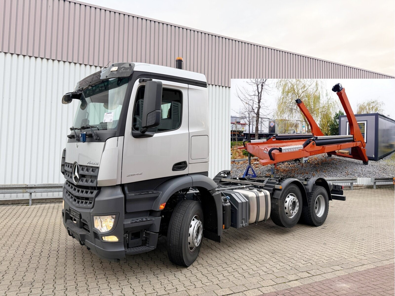 Mercedes-Benz Arocs 2542 L 6x2/4 Arocs 2542/45 L 6x2/4, Vorlauflenk-/liftachse, Navi, MultimediaCockpit - Truk skip loader: gambar 1 Mercedes-Benz Arocs 2542 L 6x2/4 Arocs 2542/45 L 6x2/4, Vorlauflenk-/liftachse, Navi, MultimediaCockpit - Truk skip loader: gambar 1