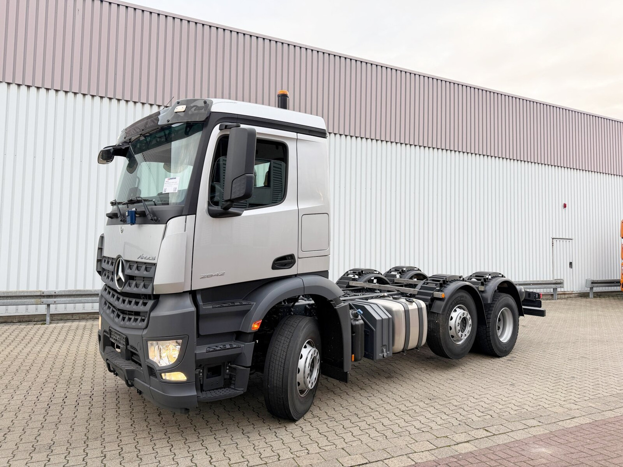 Mercedes-Benz Arocs 2542 L 6x2/4 Arocs 2542 L 6x2/4, Vorlauflenk-/liftachse, Navi, MultimediaCockpit - Truk sasis: gambar 1 Mercedes-Benz Arocs 2542 L 6x2/4 Arocs 2542 L 6x2/4, Vorlauflenk-/liftachse, Navi, MultimediaCockpit - Truk sasis: gambar 1