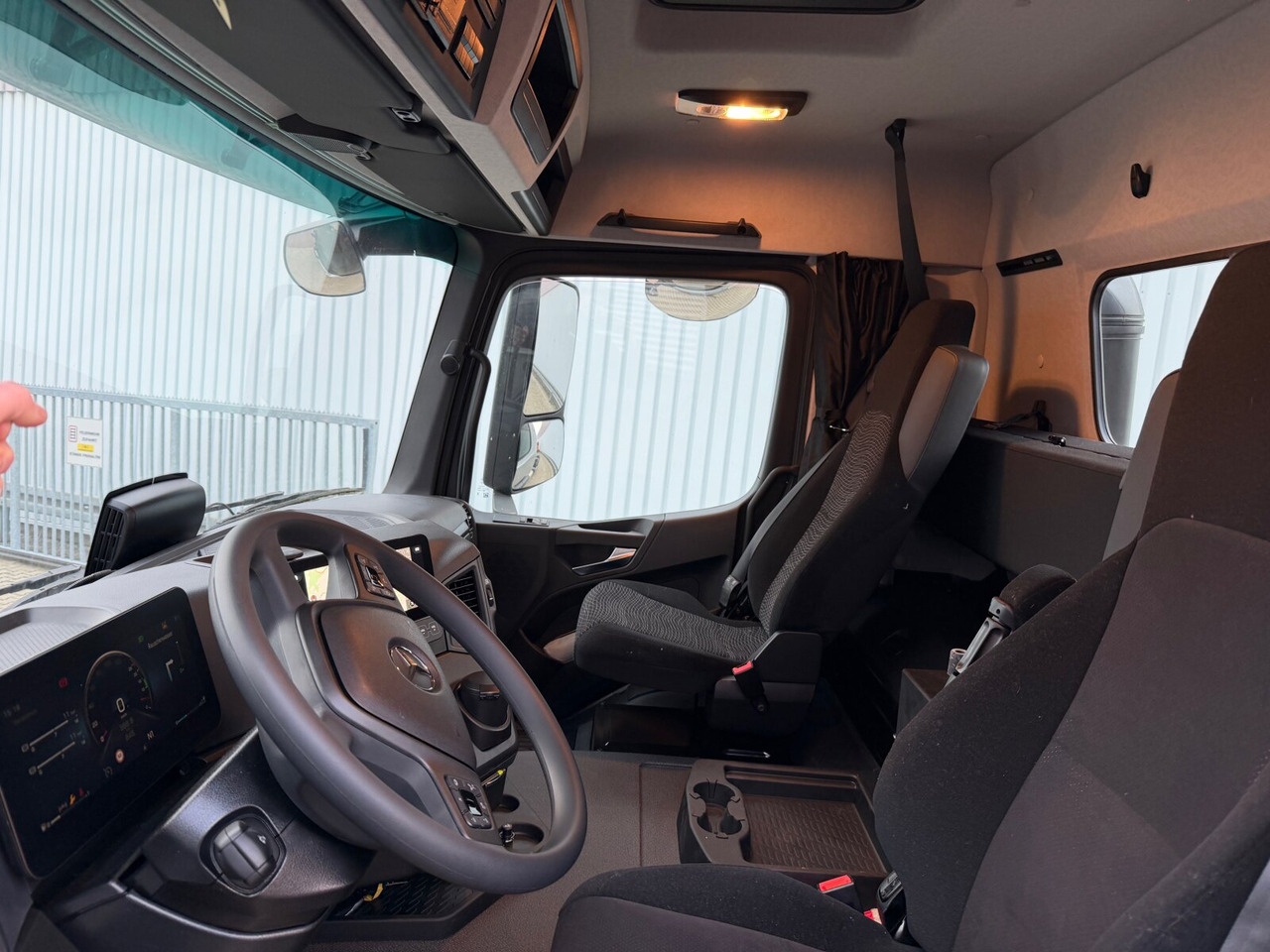 Mercedes-Benz Arocs 2542 L 6x2/4 Arocs 2542 L 6x2/4, Vorlauflenk-/liftachse, Navi, MultimediaCockpit - Truk sasis: gambar 2 Mercedes-Benz Arocs 2542 L 6x2/4 Arocs 2542 L 6x2/4, Vorlauflenk-/liftachse, Navi, MultimediaCockpit - Truk sasis: gambar 2