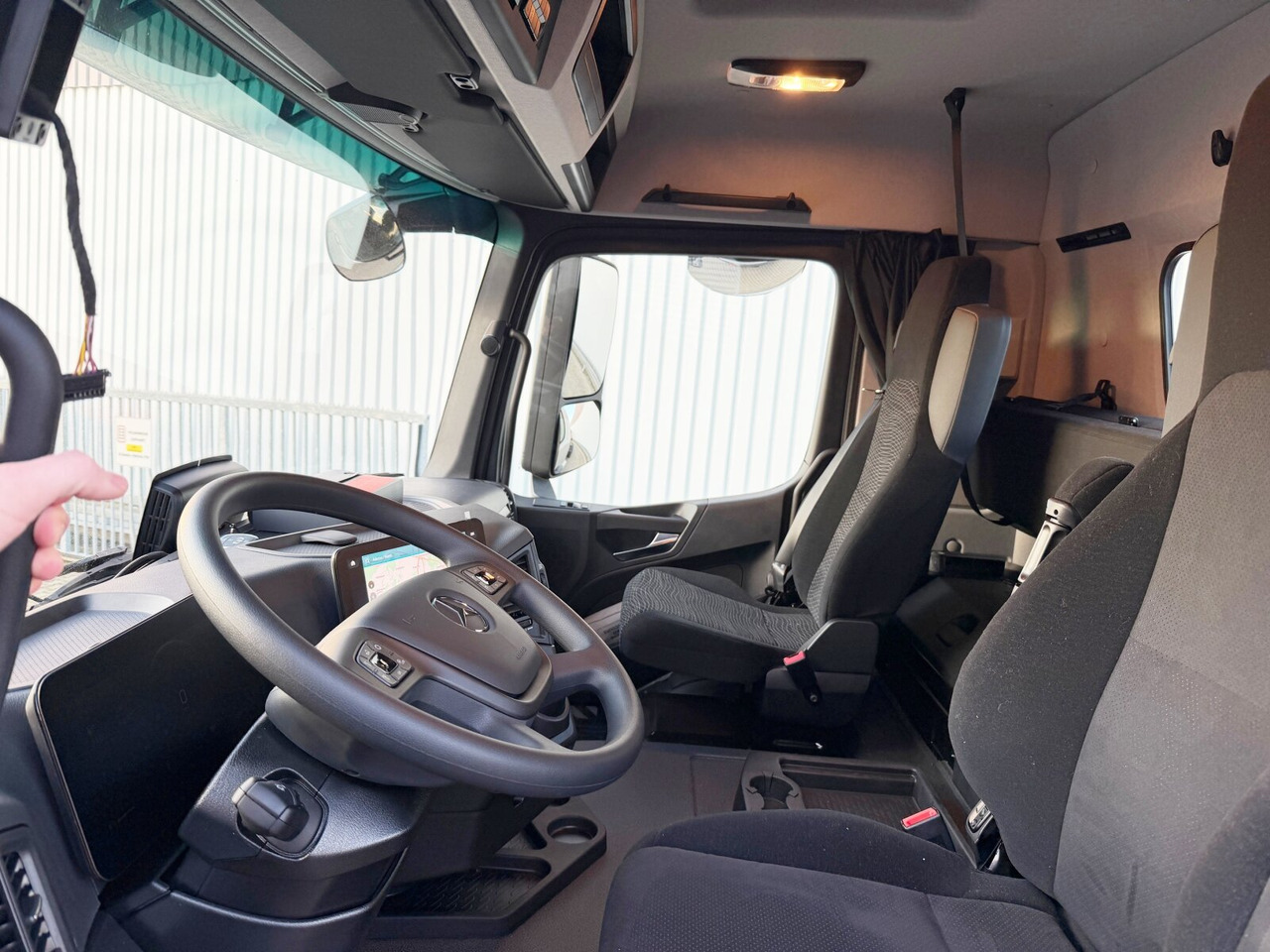 Mercedes-Benz Arocs 2553 L 6x2 Arocs 2553 L 6x2, Lenk-/Liftachse, Navi, MultimediaCockpit, Motorabtrieb - Hook lift: gambar 2 Mercedes-Benz Arocs 2553 L 6x2 Arocs 2553 L 6x2, Lenk-/Liftachse, Navi, MultimediaCockpit, Motorabtrieb - Hook lift: gambar 2