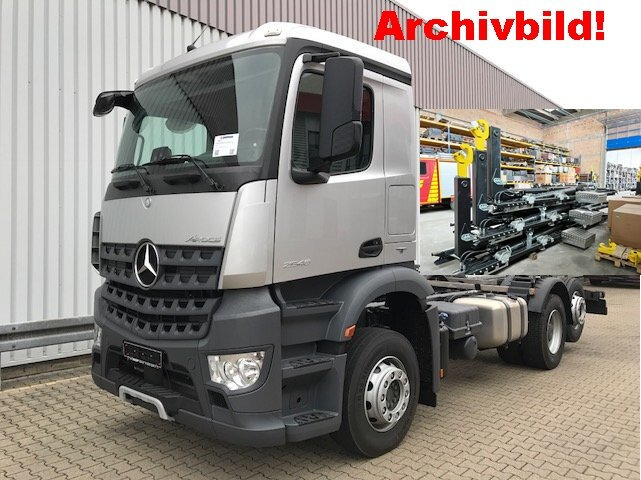 Mercedes-Benz Arocs 2553 L 6x2 Arocs 2553 L 6x2, Lenk-/liftachse, Navi, MultimediaCockpit, Motorabtrieb - Hook lift: gambar 1 Mercedes-Benz Arocs 2553 L 6x2 Arocs 2553 L 6x2, Lenk-/liftachse, Navi, MultimediaCockpit, Motorabtrieb - Hook lift: gambar 1