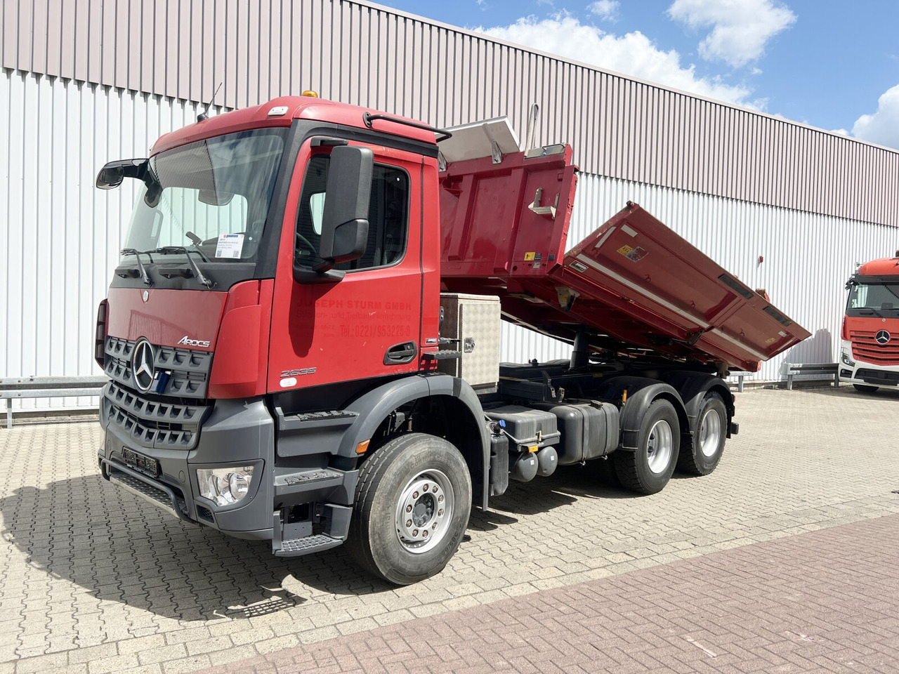 Mercedes-Benz Arocs 2635/40 K 6x4 Arocs 2635/40 K 6x4, Bordmatik links - Truk jungkit: gambar 1 Mercedes-Benz Arocs 2635/40 K 6x4 Arocs 2635/40 K 6x4, Bordmatik links - Truk jungkit: gambar 1