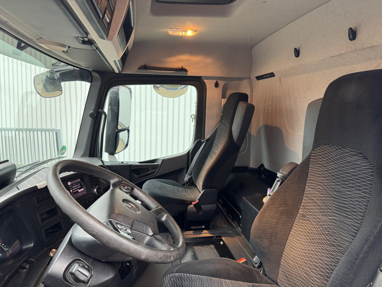 Mercedes-Benz Arocs 2642 6x4 Arocs 2642 6x4 mit Heckkran Atlas AK 186.3 V-2 - Truk derek, Truk flatbed: gambar 4 Mercedes-Benz Arocs 2642 6x4 Arocs 2642 6x4 mit Heckkran Atlas AK 186.3 V-2 - Truk derek, Truk flatbed: gambar 4