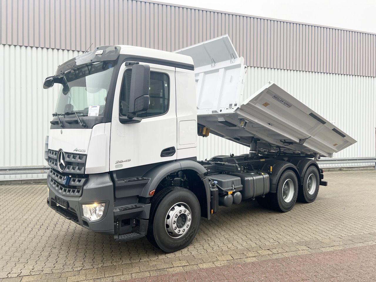 Mercedes-Benz Arocs 2645 K 6x4 Arocs 2645 K 6x4, MultimediaCockpit, Bordmatik links - Truk jungkit: gambar 1 Mercedes-Benz Arocs 2645 K 6x4 Arocs 2645 K 6x4, MultimediaCockpit, Bordmatik links - Truk jungkit: gambar 1