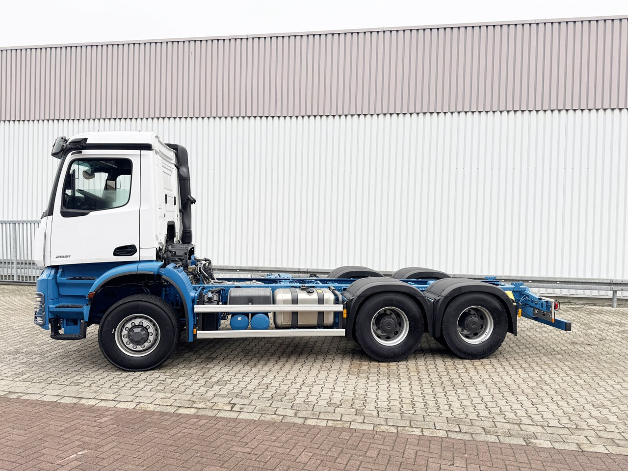 Truk sasis baru Mercedes-Benz Arocs 2651 L 6x6 Arocs 2651 L 6x6, HydroDrive, MirrorCam, Massage-Sitz, Motorabtrieb: gambar 12
