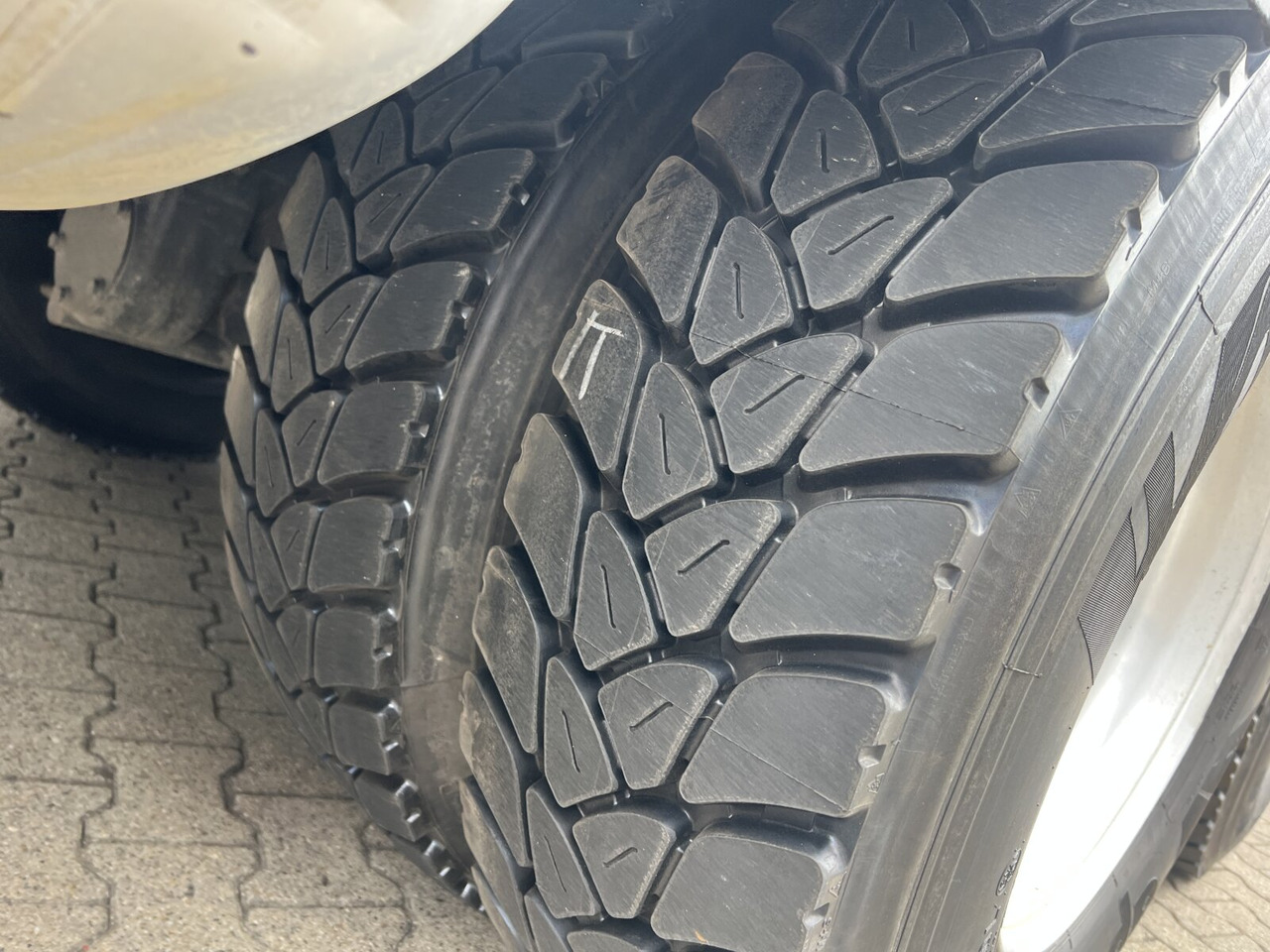 Mercedes-Benz Arocs 3243 K 8x4 Arocs 3243 K 8x4, Ressenig Thermo Alukipper 3-S - Truk jungkit: gambar 5 Mercedes-Benz Arocs 3243 K 8x4 Arocs 3243 K 8x4, Ressenig Thermo Alukipper 3-S - Truk jungkit: gambar 5