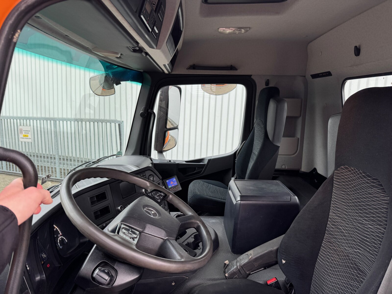 Mercedes-Benz Arocs 3243 LK 8x4/4 Arocs 3243 LK 8x4/4, Motorabtrieb - Hook lift: gambar 3 Mercedes-Benz Arocs 3243 LK 8x4/4 Arocs 3243 LK 8x4/4, Motorabtrieb - Hook lift: gambar 3