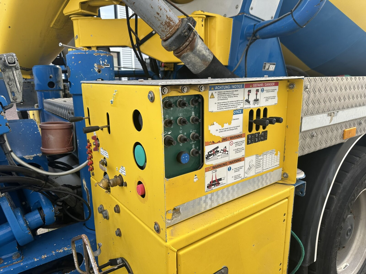 Mercedes-Benz Arocs 3246 B 8x4 Stetter Mischer 7m³, Pumpe 25m Arocs 3246 B 8x4 Stetter Mischer 7m³, Pumpe 25m - Truk pompa beton: gambar 3 Mercedes-Benz Arocs 3246 B 8x4 Stetter Mischer 7m³, Pumpe 25m Arocs 3246 B 8x4 Stetter Mischer 7m³, Pumpe 25m - Truk pompa beton: gambar 3