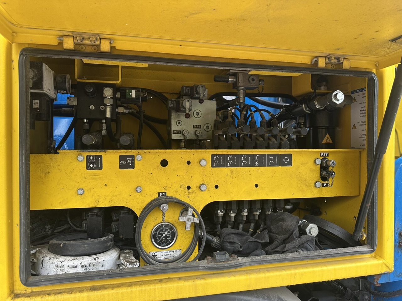 Mercedes-Benz Arocs 3246 B 8x4 Stetter Mischer 7m³, Pumpe 25m Arocs 3246 B 8x4 Stetter Mischer 7m³, Pumpe 25m - Truk pompa beton: gambar 5 Mercedes-Benz Arocs 3246 B 8x4 Stetter Mischer 7m³, Pumpe 25m Arocs 3246 B 8x4 Stetter Mischer 7m³, Pumpe 25m - Truk pompa beton: gambar 5