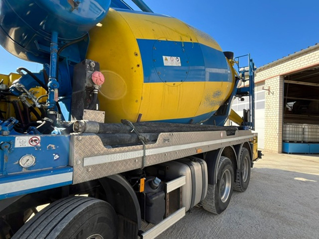 Mercedes-Benz Arocs 3246 B 8x4 Stetter Mischer 7m³, Pumpe 25m Arocs 3246 B 8x4 Stetter Mischer 7m³, Pumpe 25m - Truk pengaduk beton: gambar 5 Mercedes-Benz Arocs 3246 B 8x4 Stetter Mischer 7m³, Pumpe 25m Arocs 3246 B 8x4 Stetter Mischer 7m³, Pumpe 25m - Truk pengaduk beton: gambar 5