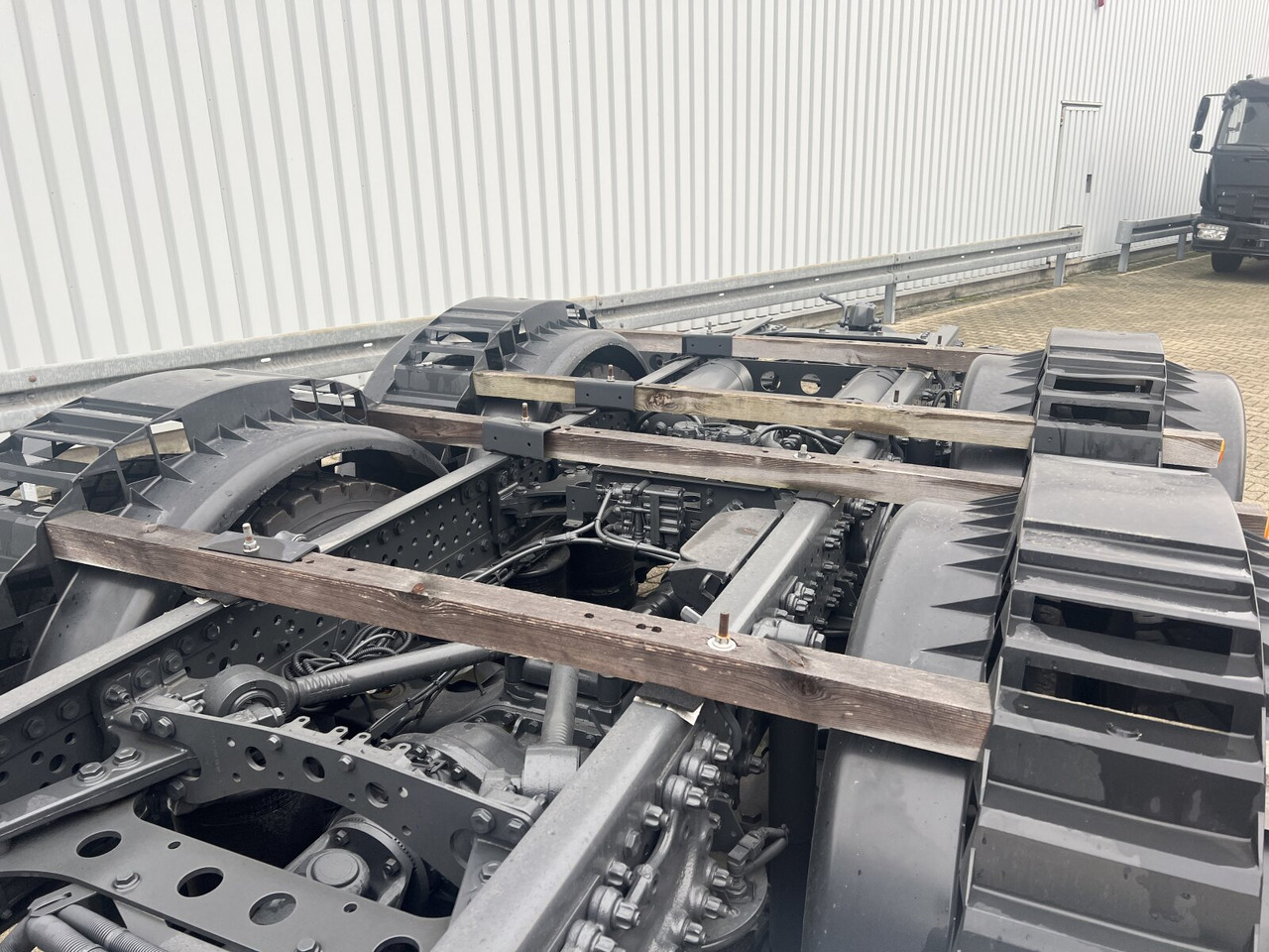 Mercedes-Benz Arocs 3251 L 8x4/4 Arocs 3251 L 8x4/4, mit Motorabtrieb C plus NA - Truk sasis: gambar 3 Mercedes-Benz Arocs 3251 L 8x4/4 Arocs 3251 L 8x4/4, mit Motorabtrieb C plus NA - Truk sasis: gambar 3