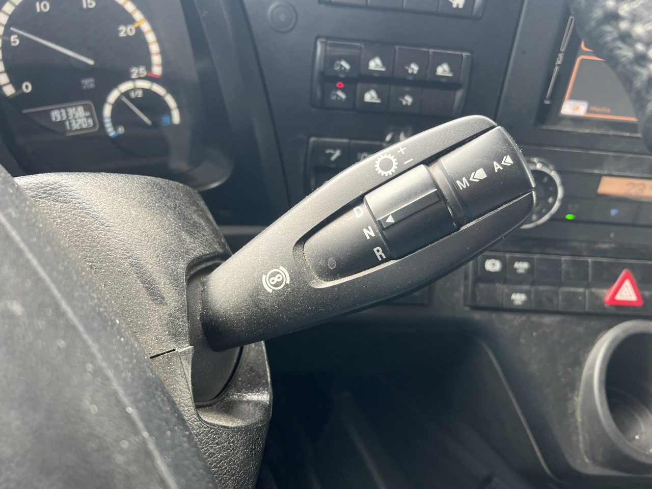 Mercedes-Benz Arocs 3253 K 8x4/4 Arocs 3253 K 8x4/4, Retarder, Motorabtrieb - Hook lift: gambar 2 Mercedes-Benz Arocs 3253 K 8x4/4 Arocs 3253 K 8x4/4, Retarder, Motorabtrieb - Hook lift: gambar 2