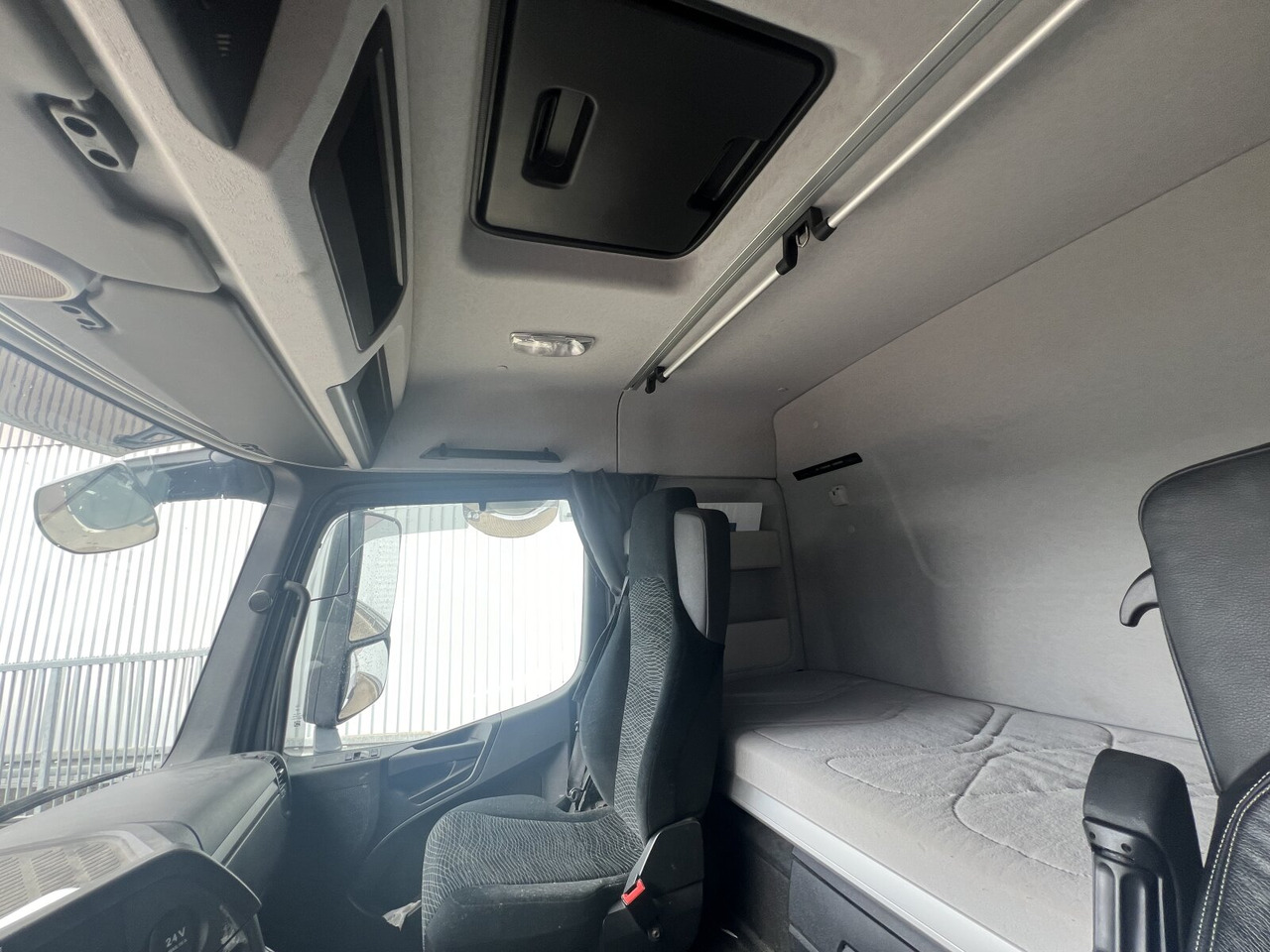 Mercedes-Benz Arocs 3253 K 8x4/4 Arocs 3253 K 8x4/4, Retarder, Motorabtrieb - Hook lift: gambar 5 Mercedes-Benz Arocs 3253 K 8x4/4 Arocs 3253 K 8x4/4, Retarder, Motorabtrieb - Hook lift: gambar 5