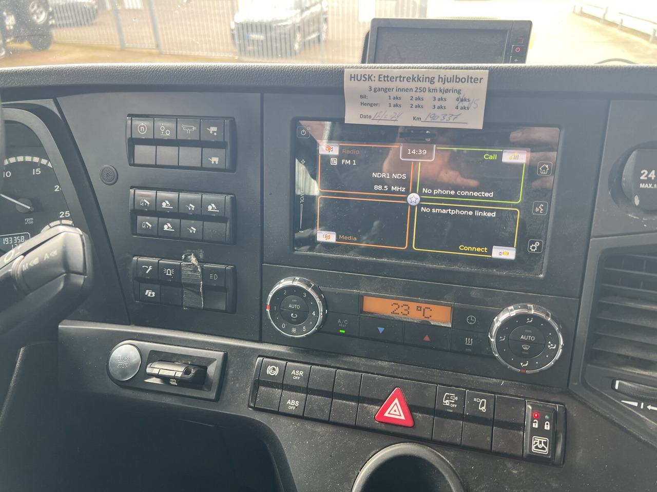 Mercedes-Benz Arocs 3253 K 8x4/4 Arocs 3253 K 8x4/4, Retarder, Motorabtrieb - Hook lift: gambar 3 Mercedes-Benz Arocs 3253 K 8x4/4 Arocs 3253 K 8x4/4, Retarder, Motorabtrieb - Hook lift: gambar 3