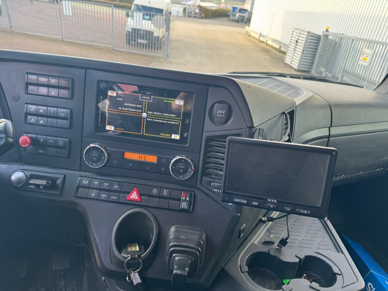 Tempat sampah Mercedes-Benz Arocs 3258 LK 8x4/4 Arocs 3258 LK 8x4/4, Retarder, Stahlmulde ca. 14m³, hydr. Heckklappenöffnung: gambar 6
