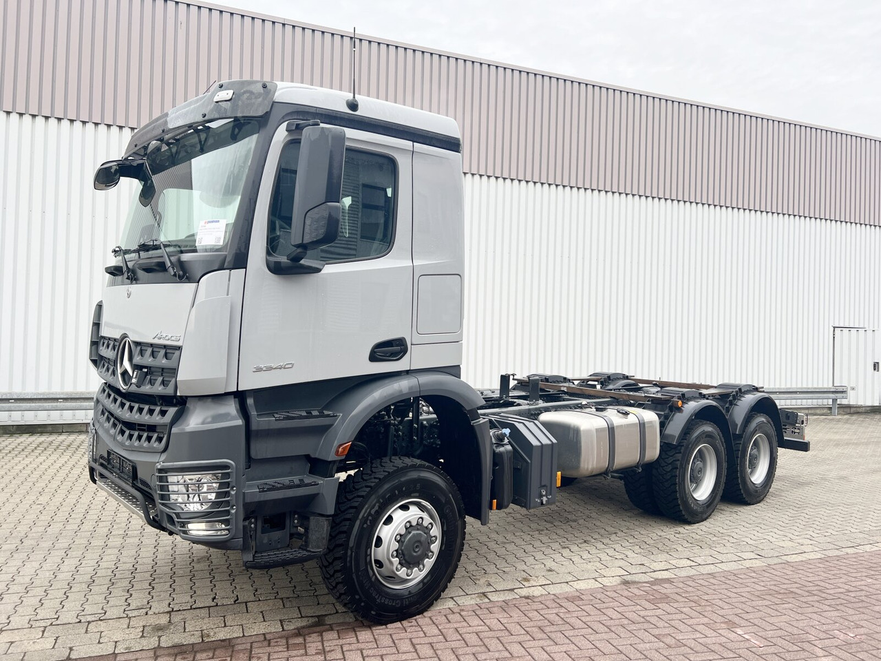 Mercedes-Benz Arocs 3340/46 A 6x6 Arocs 3340/46 A 6x6, Grounder - Truk sasis: gambar 1 Mercedes-Benz Arocs 3340/46 A 6x6 Arocs 3340/46 A 6x6, Grounder - Truk sasis: gambar 1