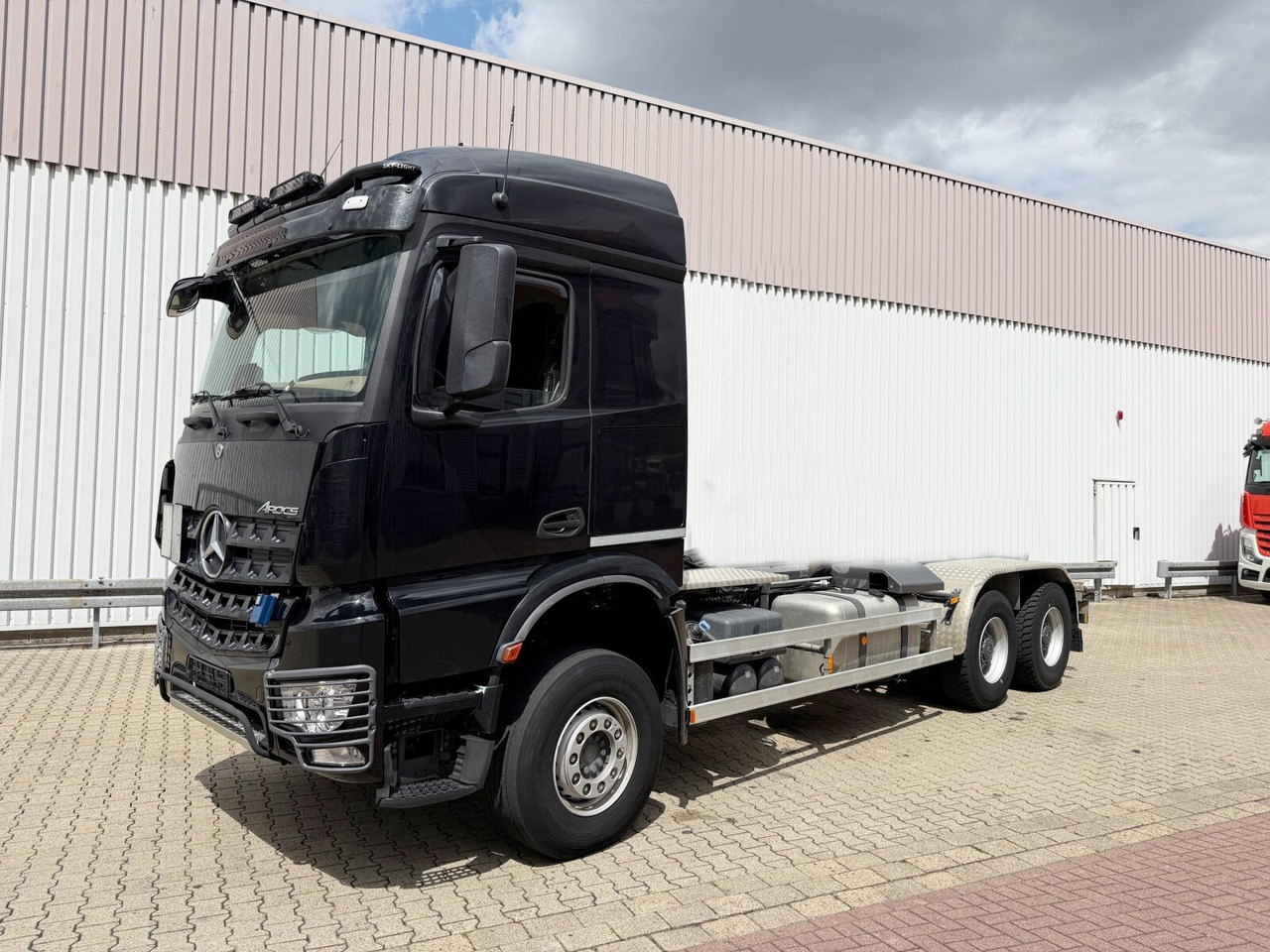 Mercedes-Benz Arocs 3351 6x4 Arocs 3351 6x4, Grounder, Retarder, Multimedia Cockpit, StreamSpace - Truk sasis: gambar 1 Mercedes-Benz Arocs 3351 6x4 Arocs 3351 6x4, Grounder, Retarder, Multimedia Cockpit, StreamSpace - Truk sasis: gambar 1